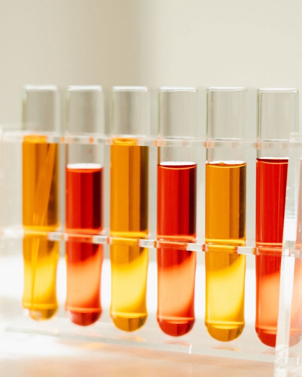 Comparing Super Negin Saffron vs. Standard Grades: A Laboratory Perspective